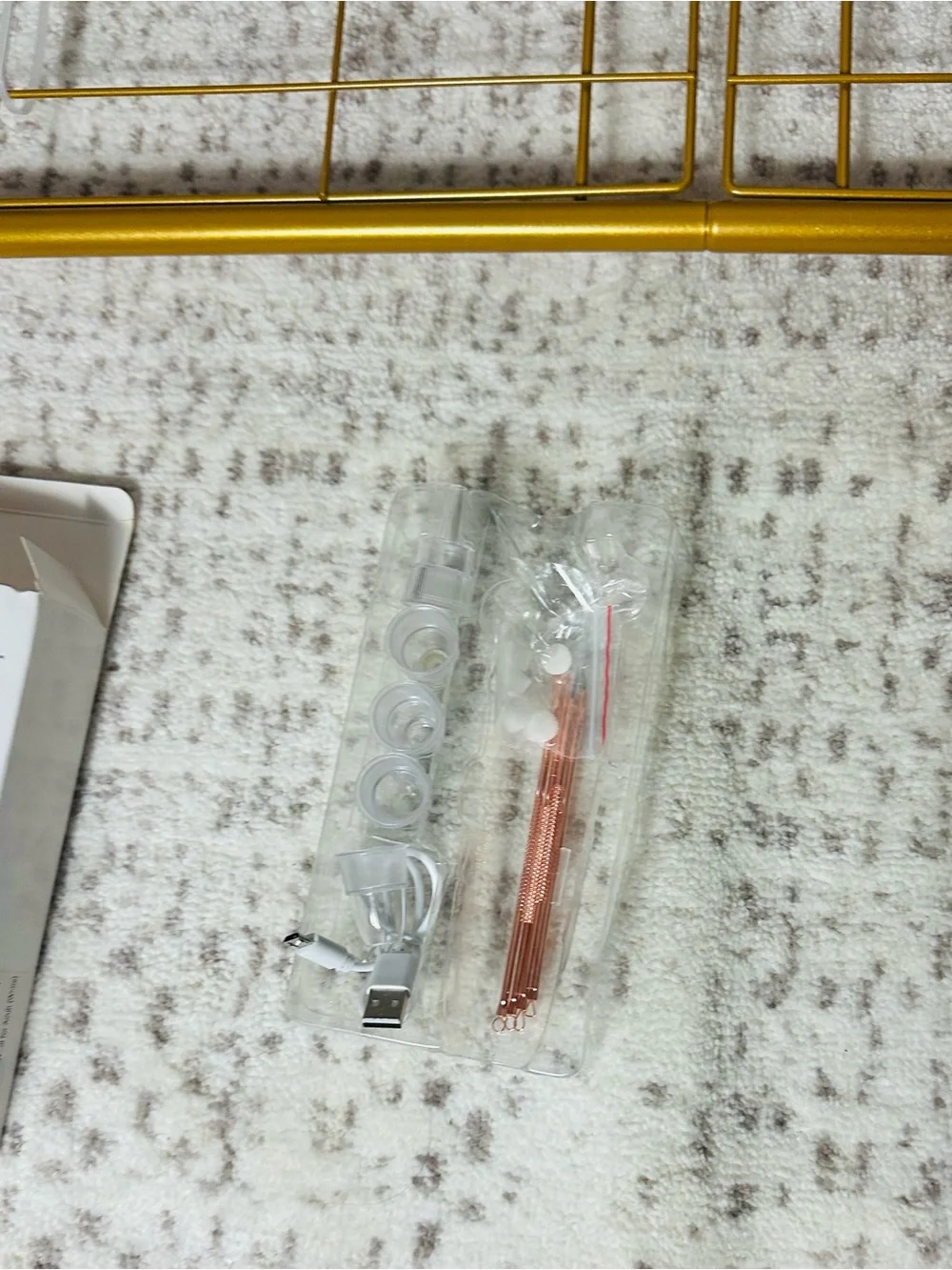 Source Unknown White and Gold Multifunctional Cleaning Instrument